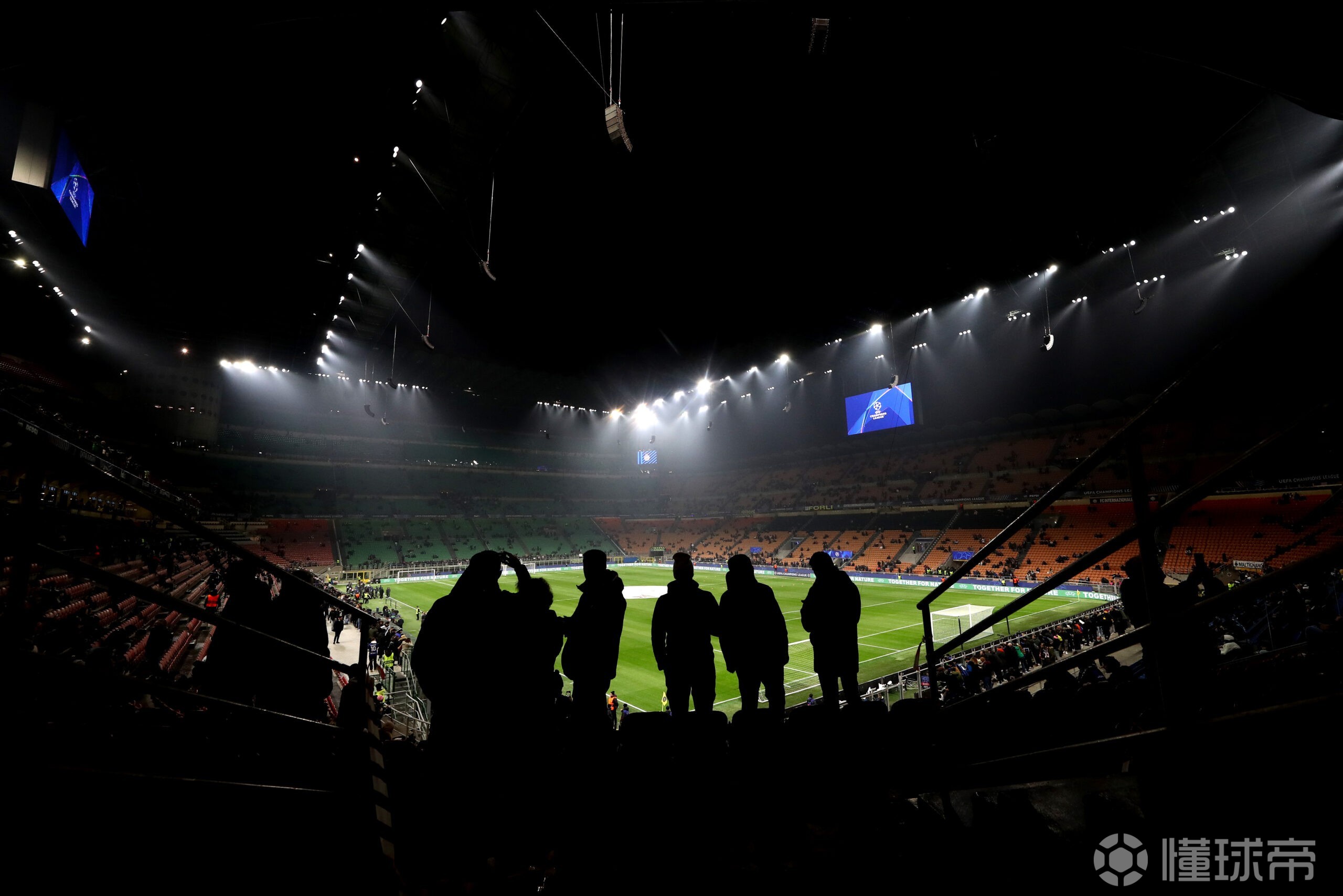 关于欧冠赛程吃紧，上海海港转会期复出首秀，赛场秩序良好，数据趋势出现新变化的信息