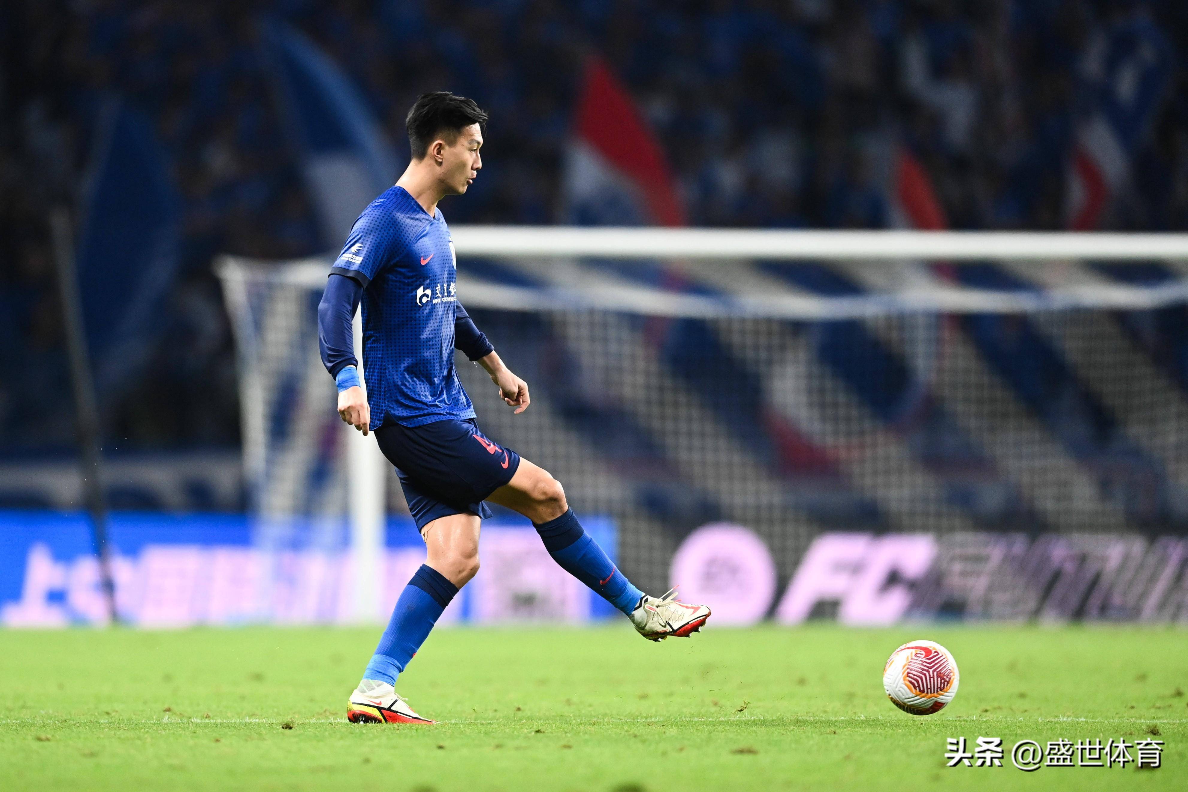 包含中超冲刺阶段走向成谜，布莱顿刷新队史纪录，话题不断，轮换策略成焦点的词条