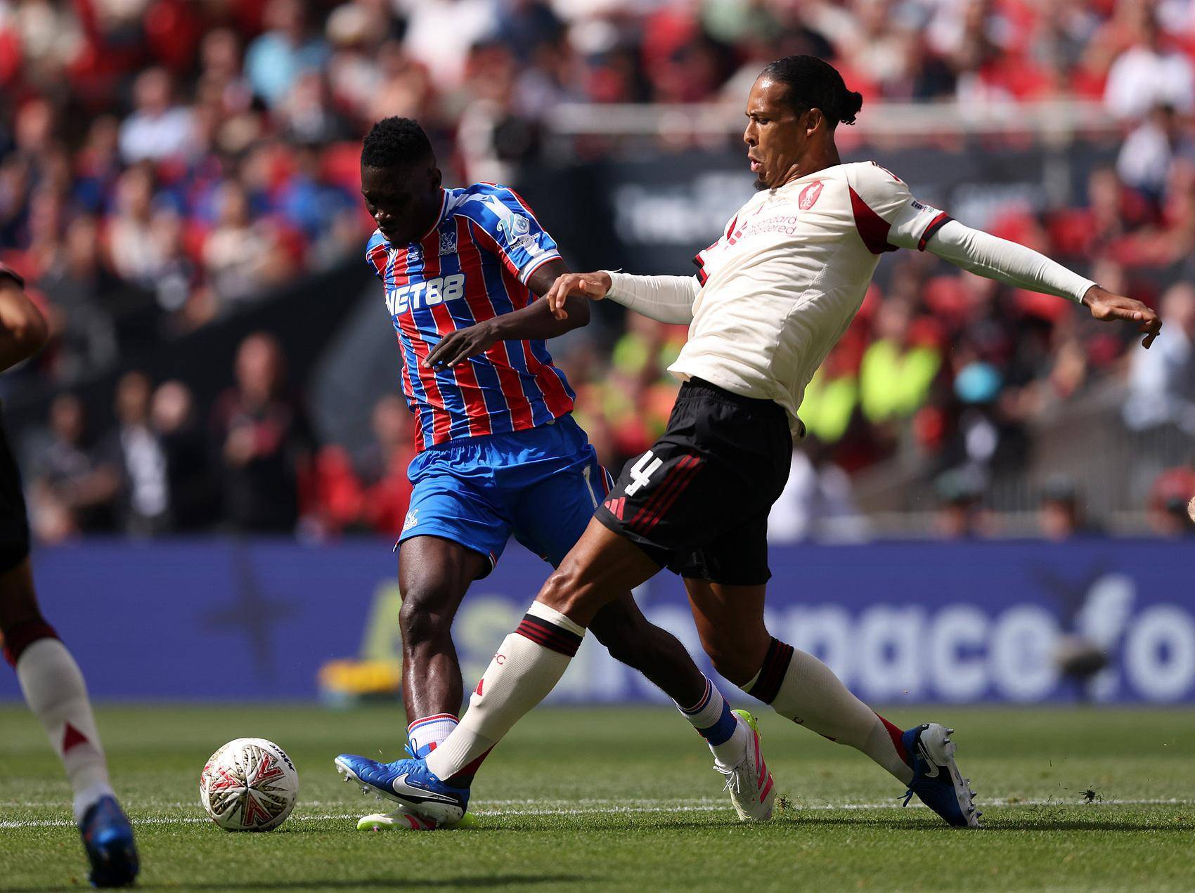 BOB体育官方包含利物浦迎社区盾关键赛，集结日强势反弹，赛场秩序良好，心理建设被强调的词条