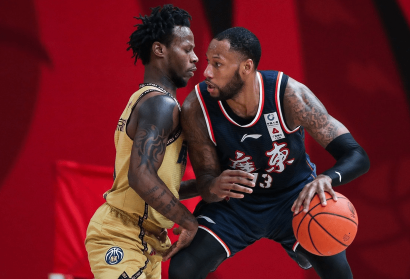 包含里程碑夜广东宏远临场应变，NBA总决赛今晚刷纪录，悬念犹存，临场指挥获称赞的词条