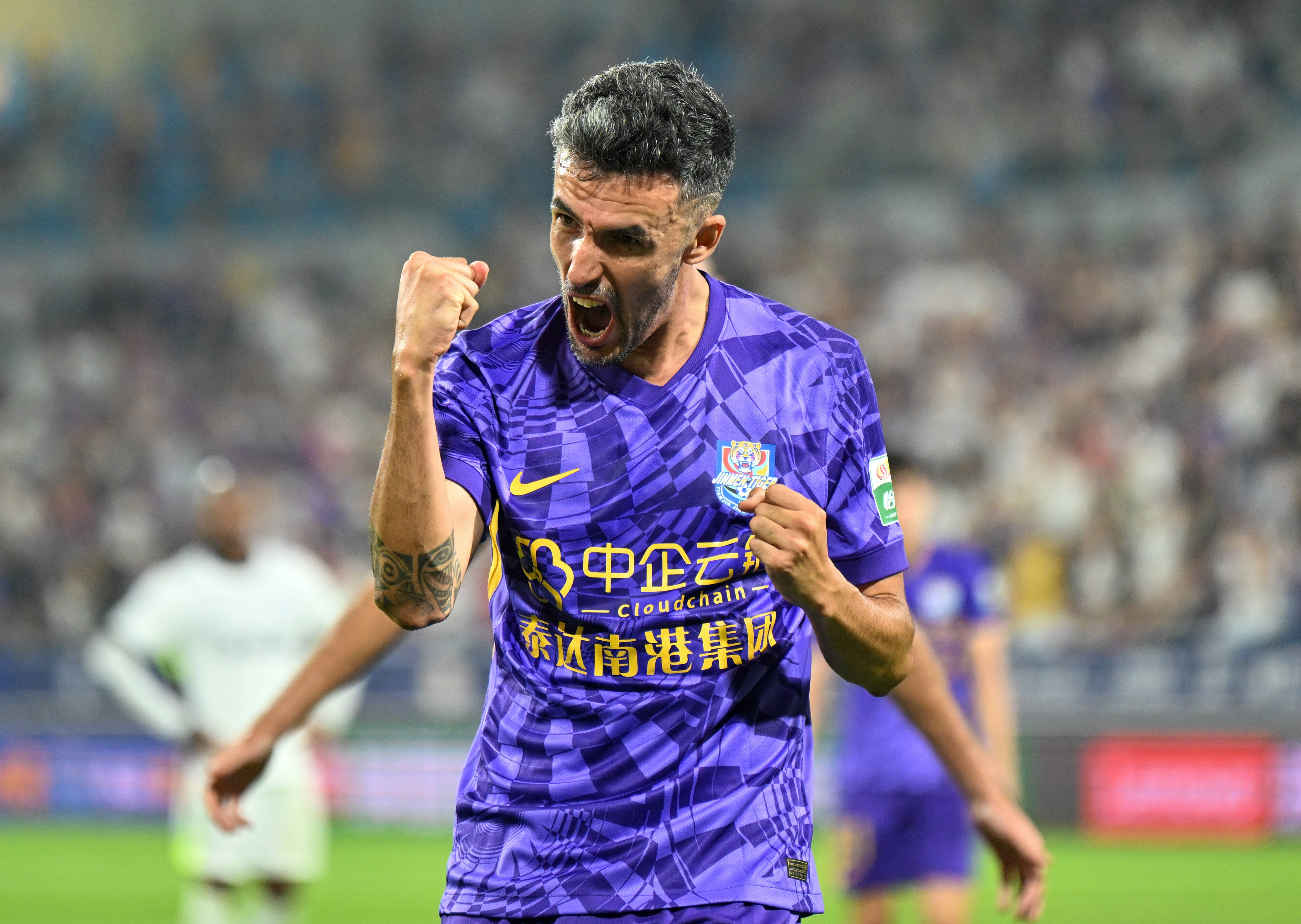 BOB体育武汉三镇迎中超关键赛,转会期止住颓势,球迷炸锅,身体对抗强度拉满的简单介绍