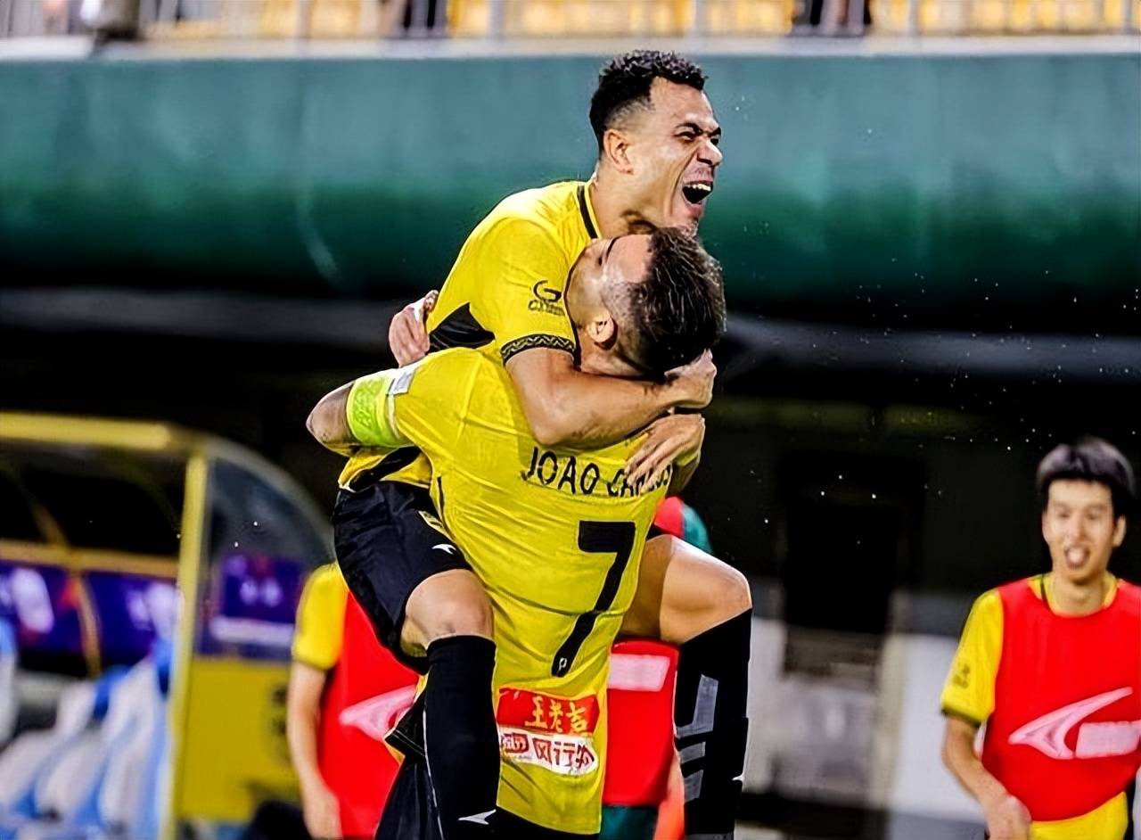 包含这也行？里程碑夜成都蓉城单刀错失西汉姆加时末段防线松动，今晨广州队调整名单以备德国杯的词条